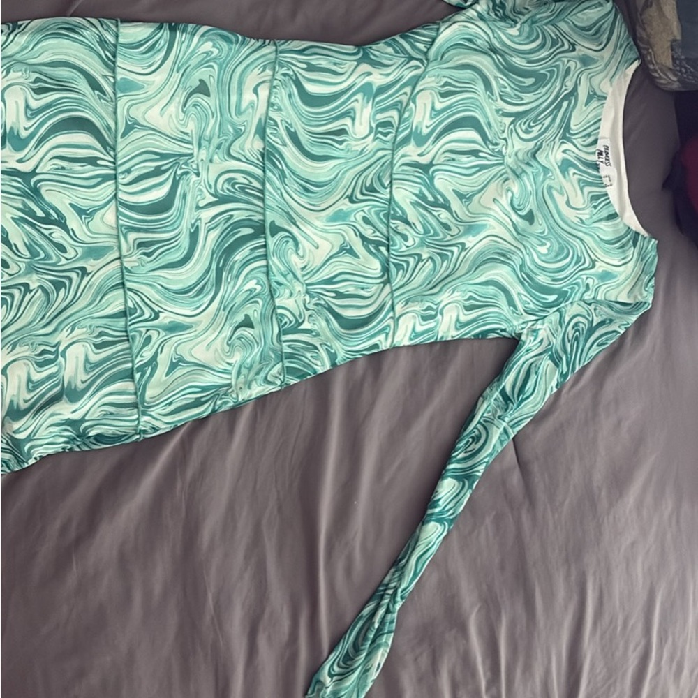 Green and White Swirl Long Sleeve Dress